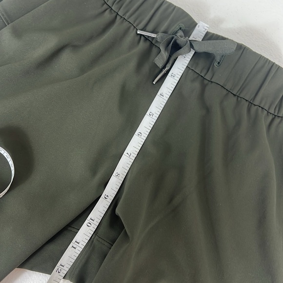 Lululemon On The Fly Pant Size 6 Dark Olive Athleisure Workout EUC - Picture 7 of 10
